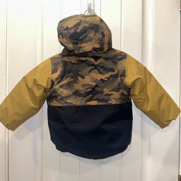 (EUC) North Face Toddler Boys Insulated Camo Jacket - Picture 2 of 3